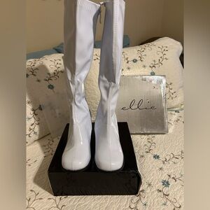 Ellie Women's patent leather gogo boots size 10 brand new in the box never worn